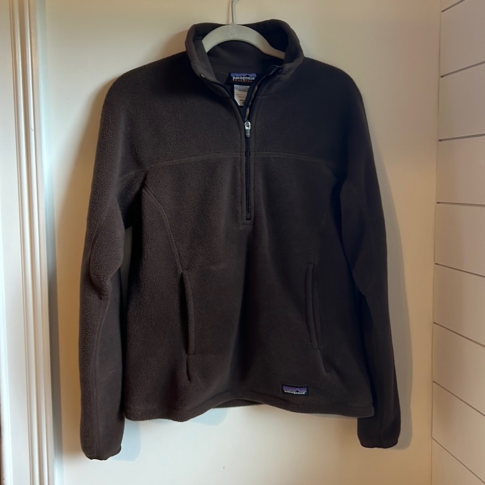 Patagonia Synchilla Brown 3/4 zipper Fleece with pockets. Size M. NWOT.